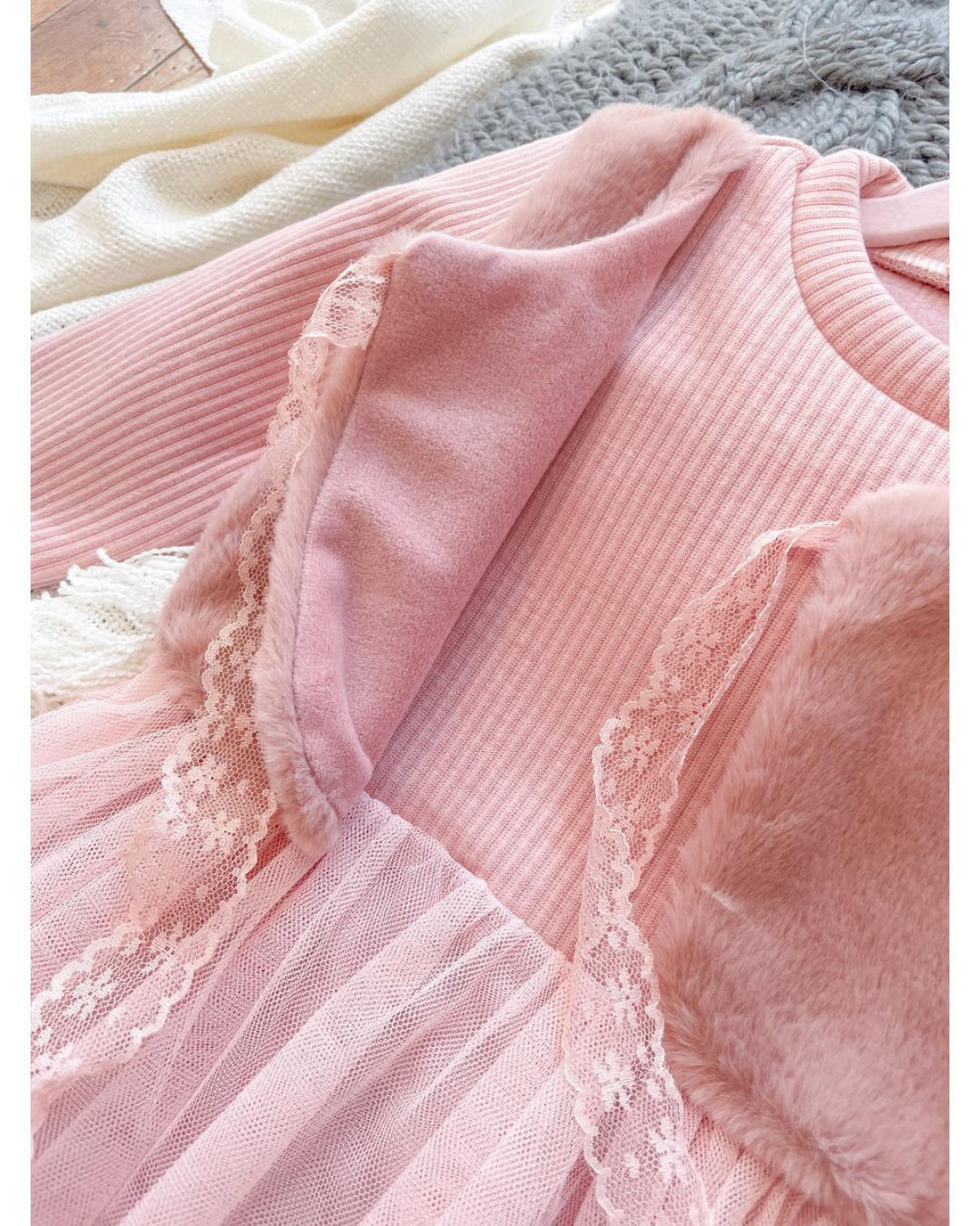 Roze tule jurkje met bontgilet