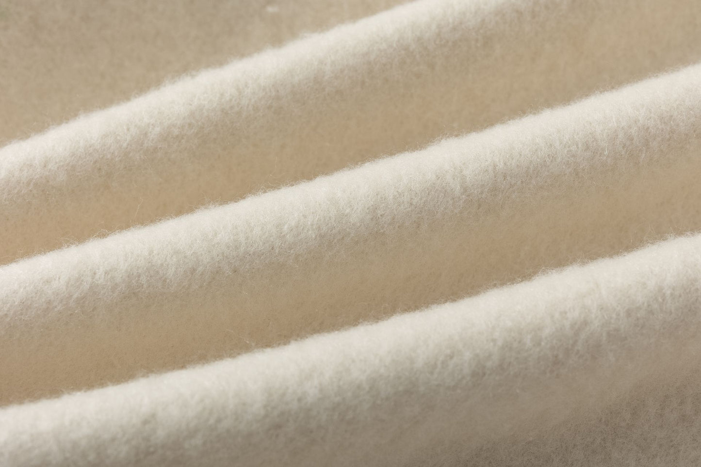 Beige sweatshirt met ‘flowers’-borduursel