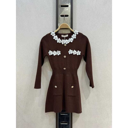 Bruin jurkje met bloemen