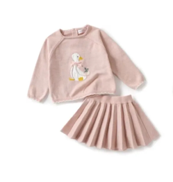 Roze setje met eendje – trui en geplooid rokje