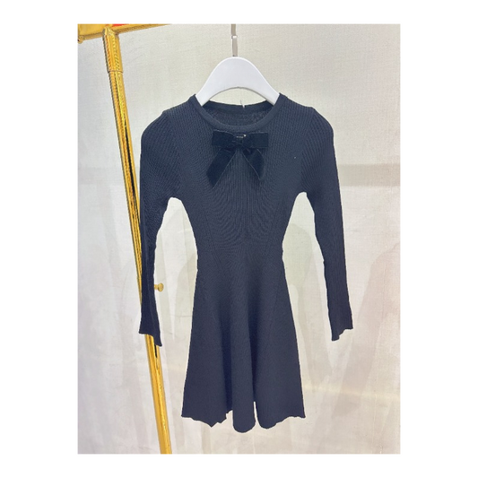 Zwart jurkje met fluwelen strik